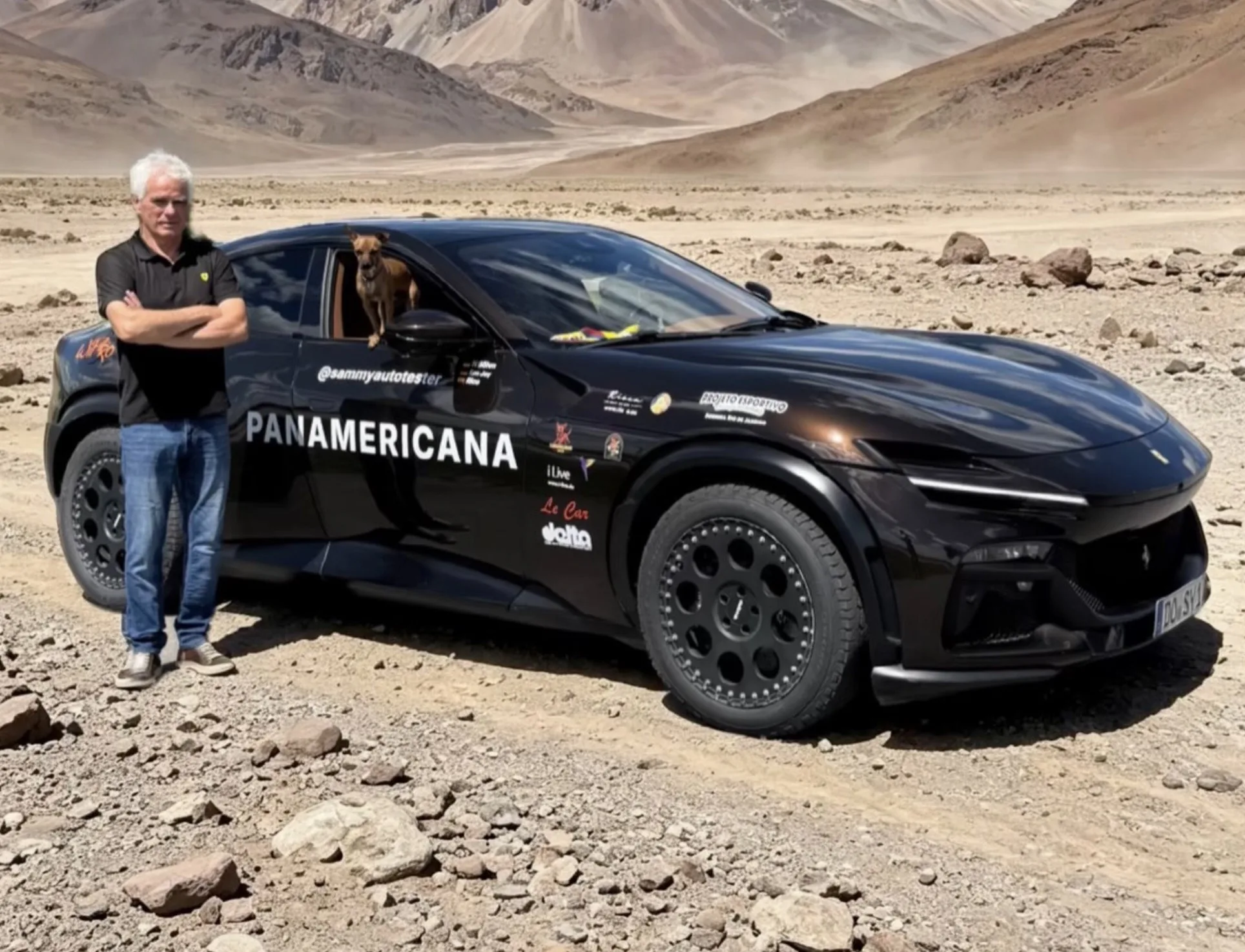 Homem atravessa as Américas com seu cachorro em uma Ferrari Purosangue V12 de 725 cv, chega aos 80 mil km após acidente no Peru, seis meses de reparos e travessia entre a Argentina e o Alasca