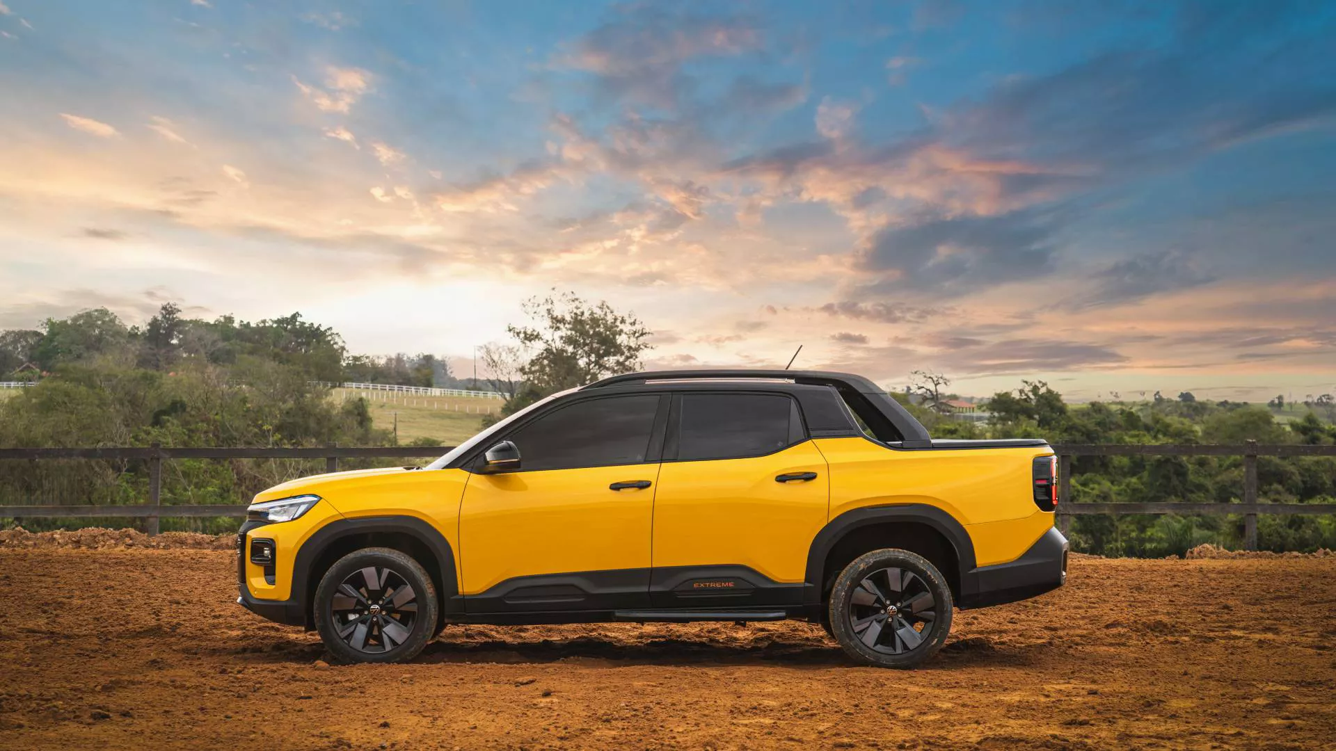 Com 4,635 m de comprimento, 1,795 m de largura e 2,79 m entre os eixos, a Tukan fica acima da Saveiro e muito perto da Chevrolet Montana em tamanho e proposta geral.