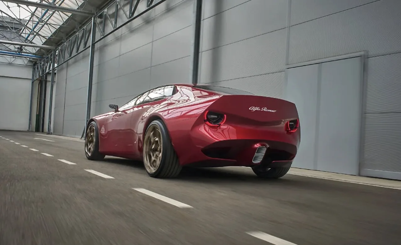 Alfa Romeo Cuorerosso 2026 tem quatro portas, motor V6 biturbo e desenho de esportivo italiano, mas ainda não tem produção confirmada.