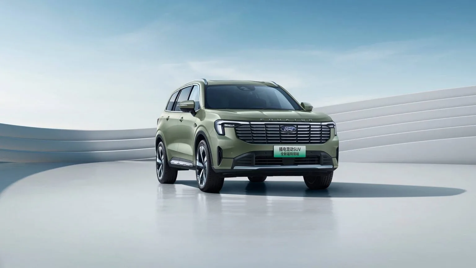 A Ford colocou nas ruas brasileiras um SUV que ainda não vende por aqui, o Equator PHEV, um híbrido de sete lugares que começou a ser testado no país e pode ampliar a linha da marca.