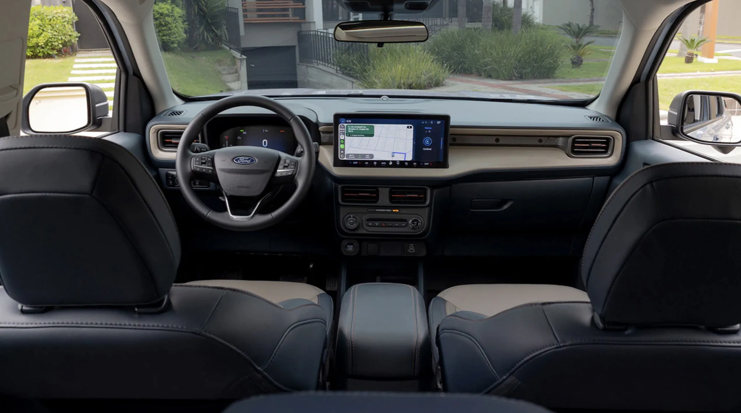 A tela multimídia de 13,2 polegadas tem Android Auto e Apple CarPlay sem fio, enquanto o som Bang & Olufsen, o painel digital e a câmera 360 graus completam o conjunto.