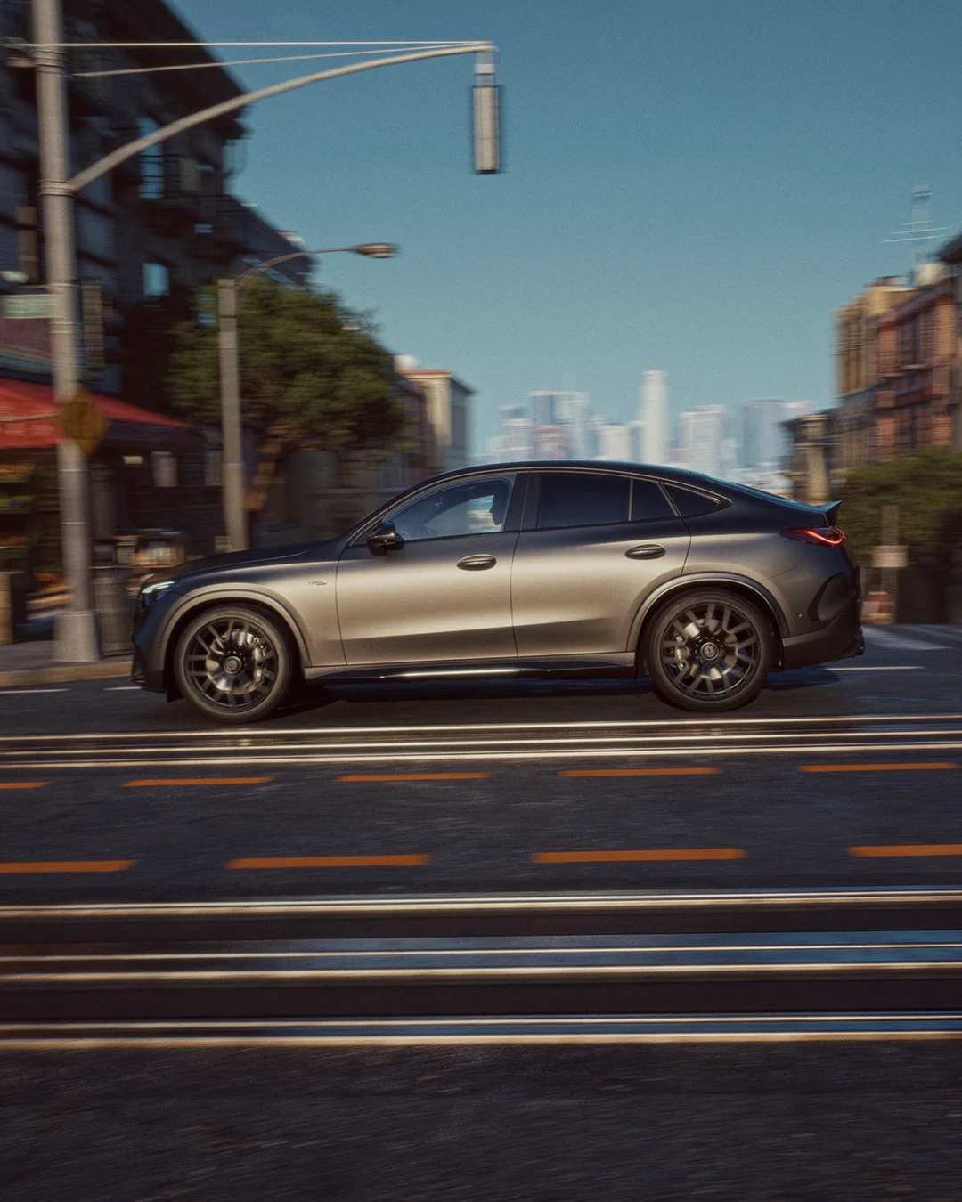A suspensão AMG RIDE CONTROL, os modos AMG DYNAMIC SELECT e o eixo traseiro esterçante trabalham com a tração 4MATIC+ para mudar a resposta do carro ao volante.