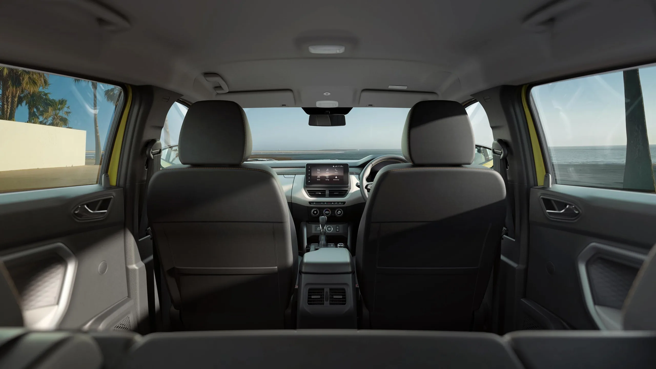 Quem quer mais potência encontra no Kiger indiano o motor 1.0 turbo de 100 cv e 16,3 kgfm. Há opção de câmbio automático CVT, conjunto que não existe no Kwid brasileiro.