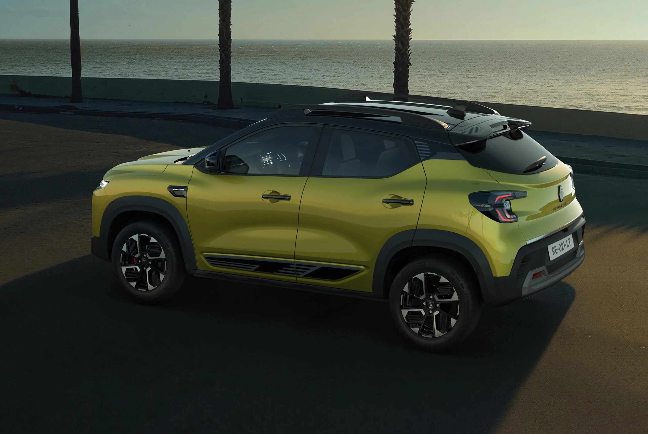 O Kiger é produzido na Índia e tem parentesco com o Kwid brasileiro. A proposta, porém, muda bastante: carroceria mais alta, maior espaço interno e porta-malas de 405 litros.