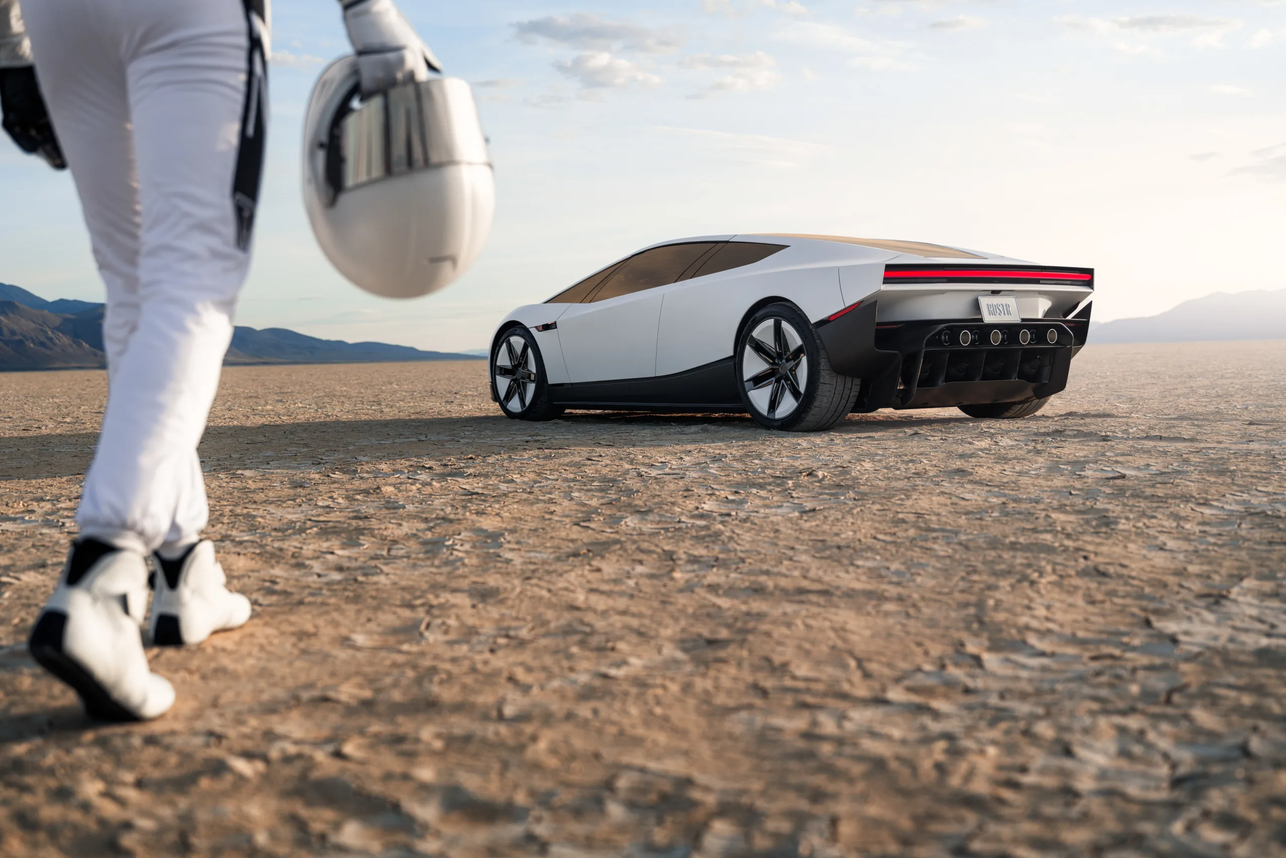 O Tesla Roadster promete ir de 0 a 96 km/h em apenas 0,81 segundo, mas quem reservou o esportivo em 2017 ainda espera pela entrega, agora prevista para 2028.