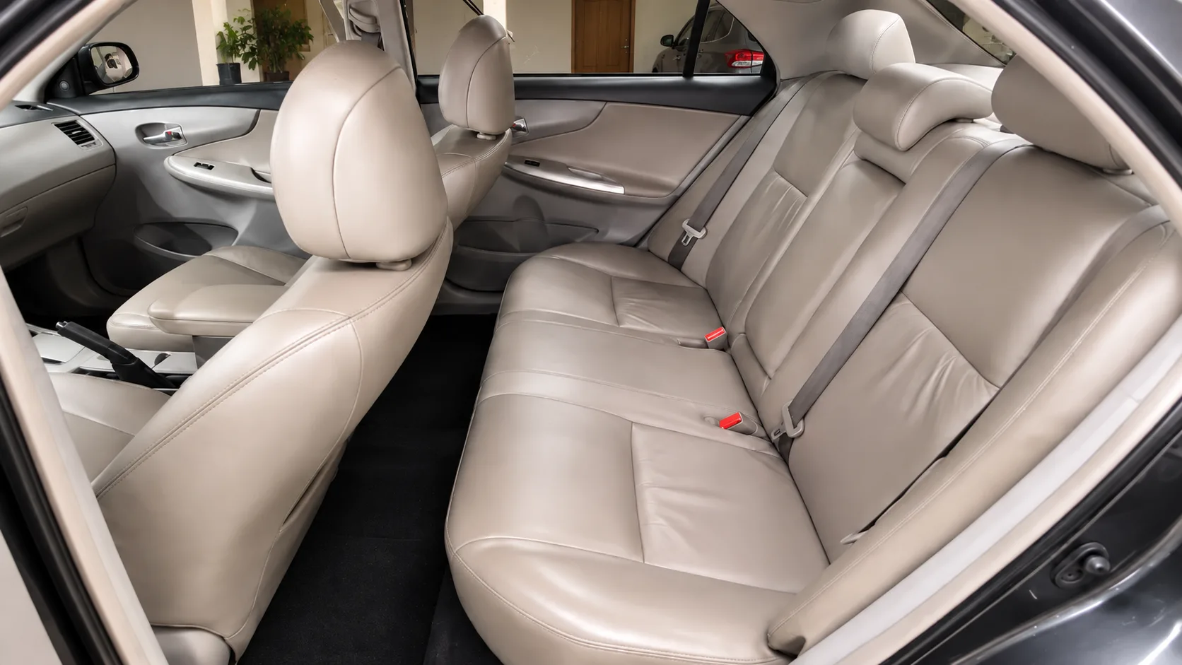 Na época de Luan Santana, Adele e da novela Fina Estampa, o Corolla XEi 2.0 conquistava famílias com bancos confortáveis, câmbio automático e espaço para viajar.