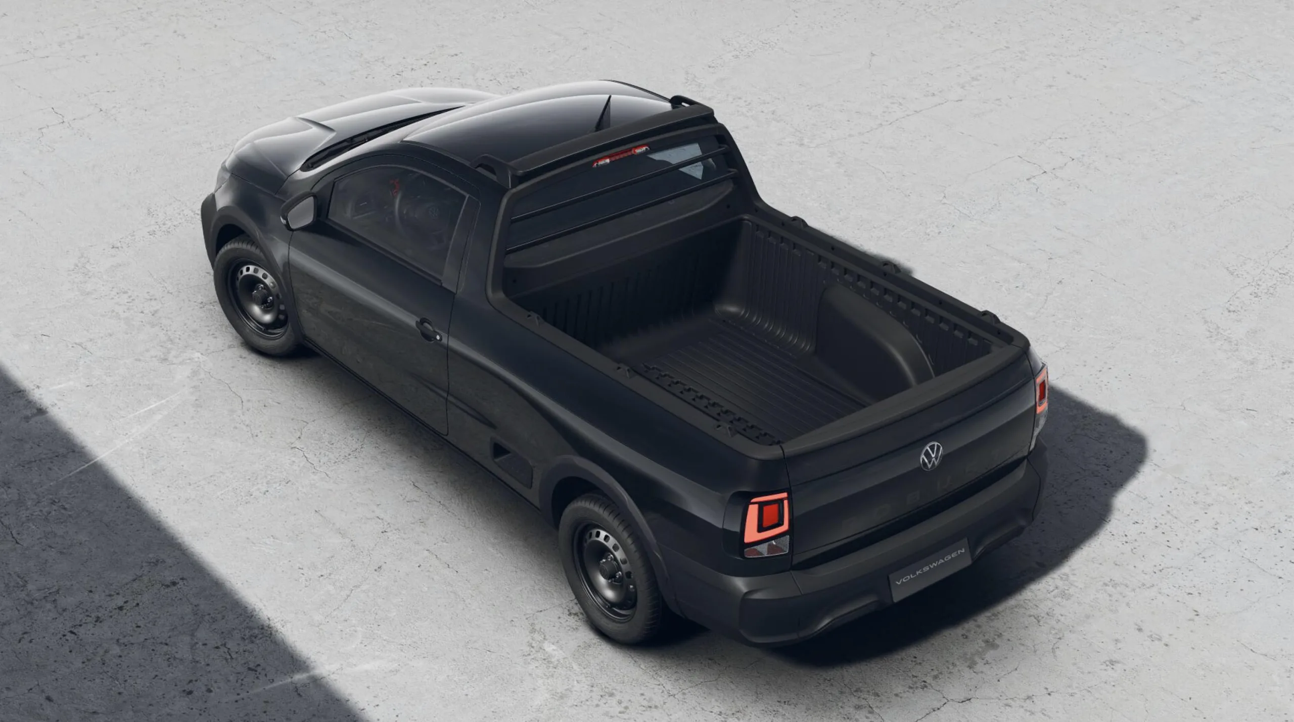 A Volkswagen Saveiro Robust Etanol mantém a caçamba e a cabine simples para quem precisa trabalhar, transportar ferramentas e mercadorias, com motor 1.6 de 116 cv e câmbio manual.
