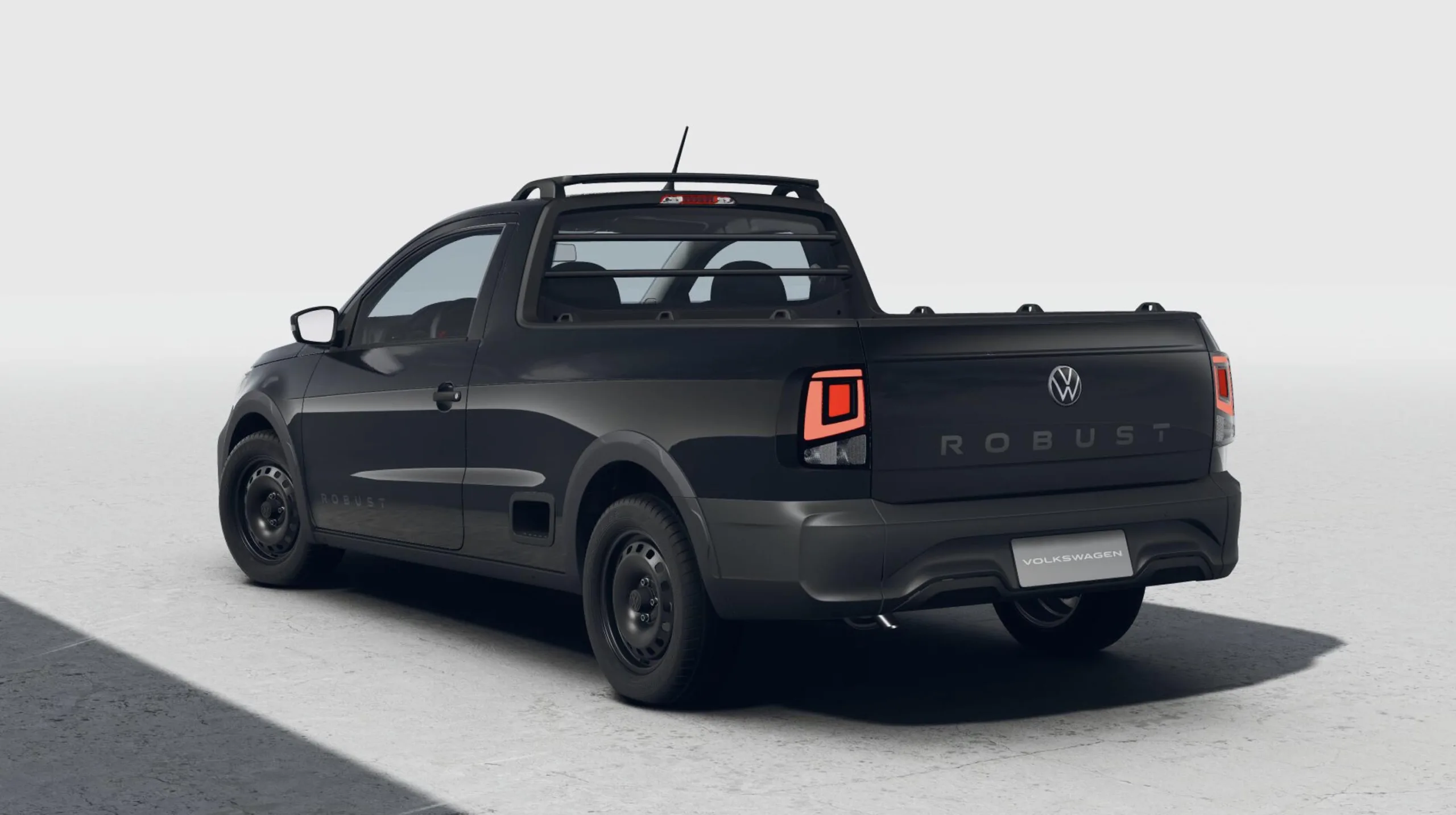 A Volkswagen fez o caminho contrário dos carros flex e lançou uma Saveiro que só aceita etanol. A picape chega em outubro de 2026, mais barata e com consumo menor que a versão flex.
